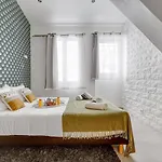 129 Dilana - Charming Apartment Near République