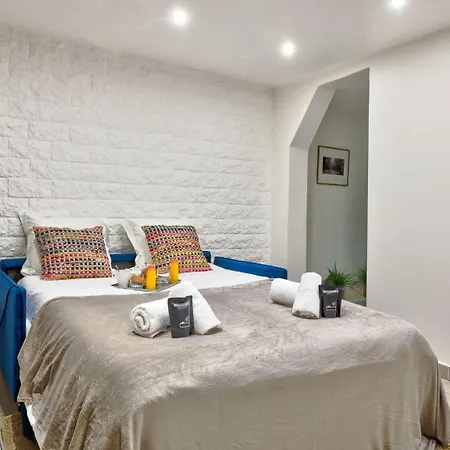 129 Dilana - Charming Near République Appartamento